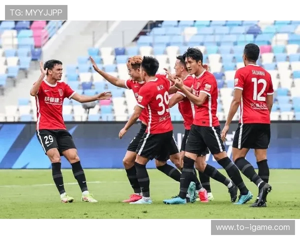 成都排球队以80分领跑挑战赛积分榜展现强劲实力和团队合作精神